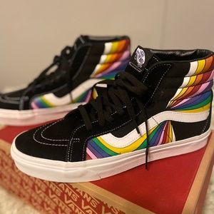 VANS MENS HI-TOP TRAINERS  BRAND NEW